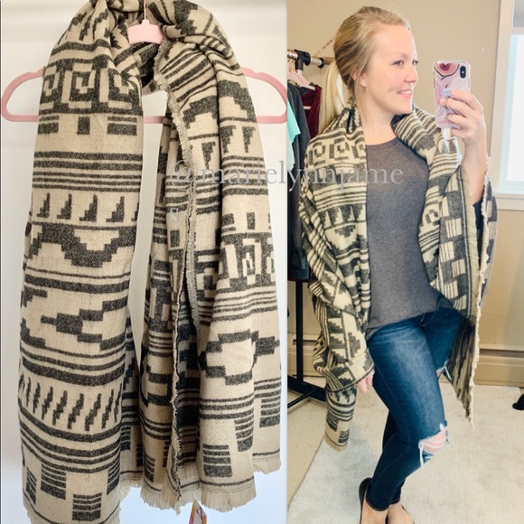David & Young Accessories - Aztec Blanket Scarf Shawl Wrap Scarf OS Cream Gray